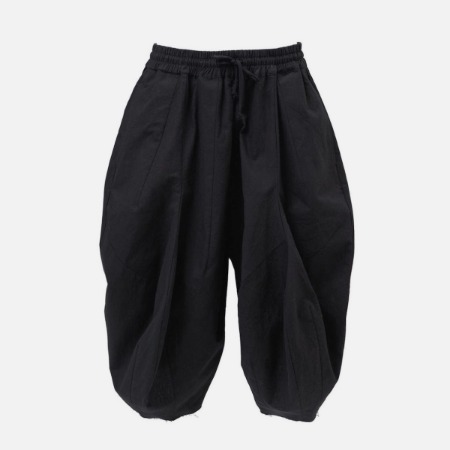 [Lcbx] Unbalance cut Bermuda Pants Black Satin